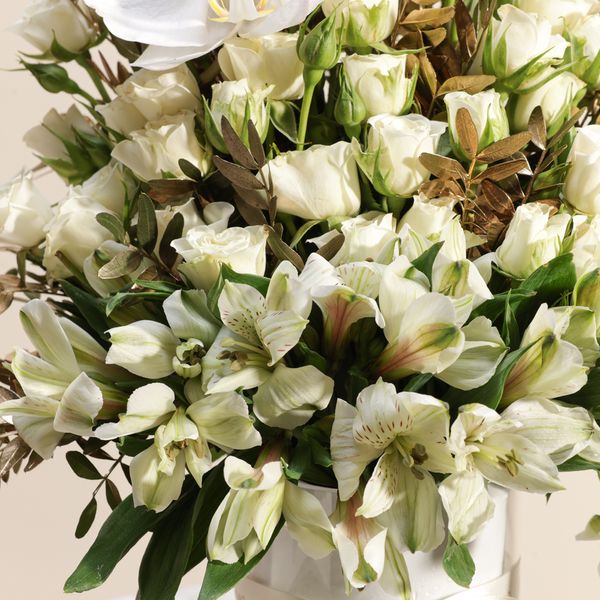 فازة زهور الفخامة البيضاء - Image 4