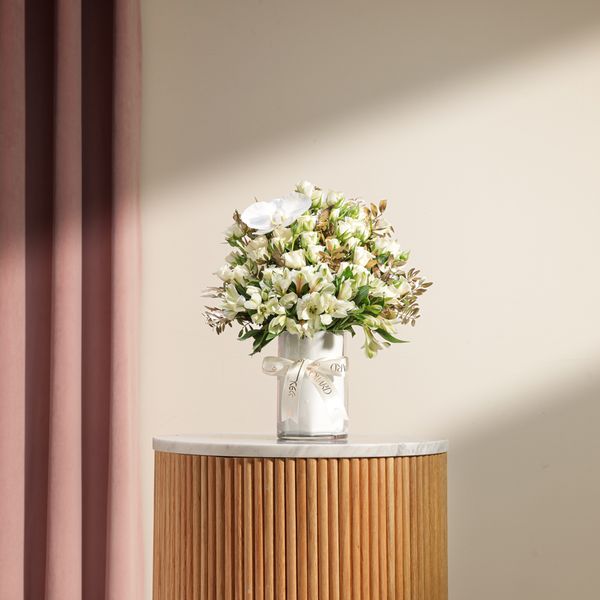 فازة زهور الفخامة البيضاء